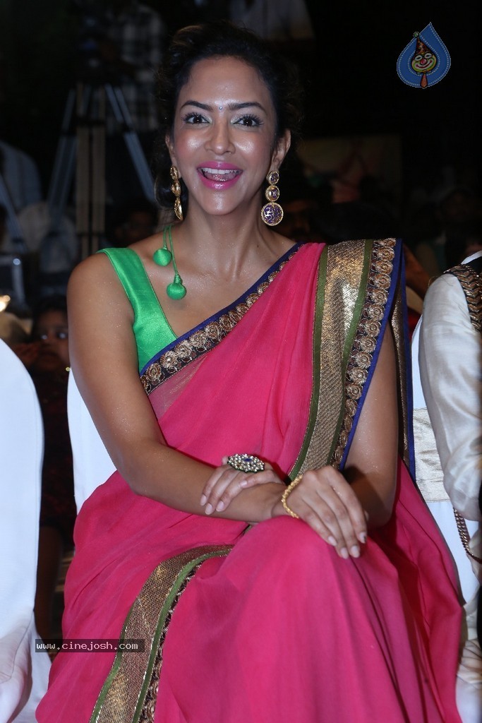 Manchu Lakshmi Pics - 19 / 32 photos