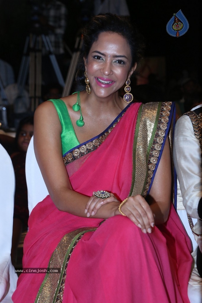 Manchu Lakshmi Pics - 21 / 32 photos