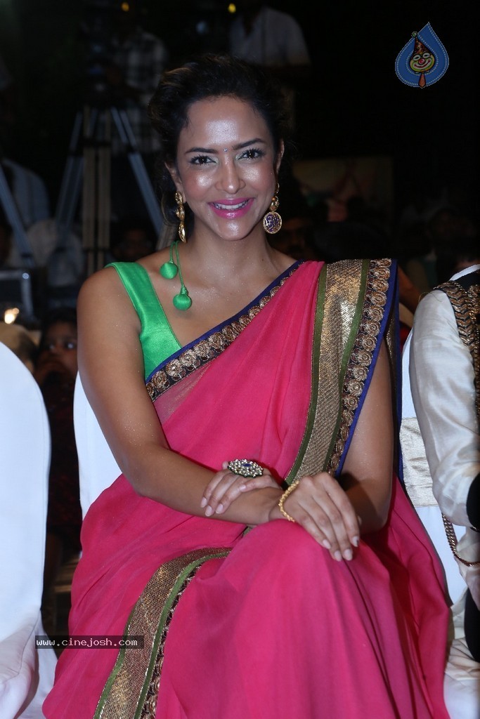 Manchu Lakshmi Pics - 24 / 32 photos