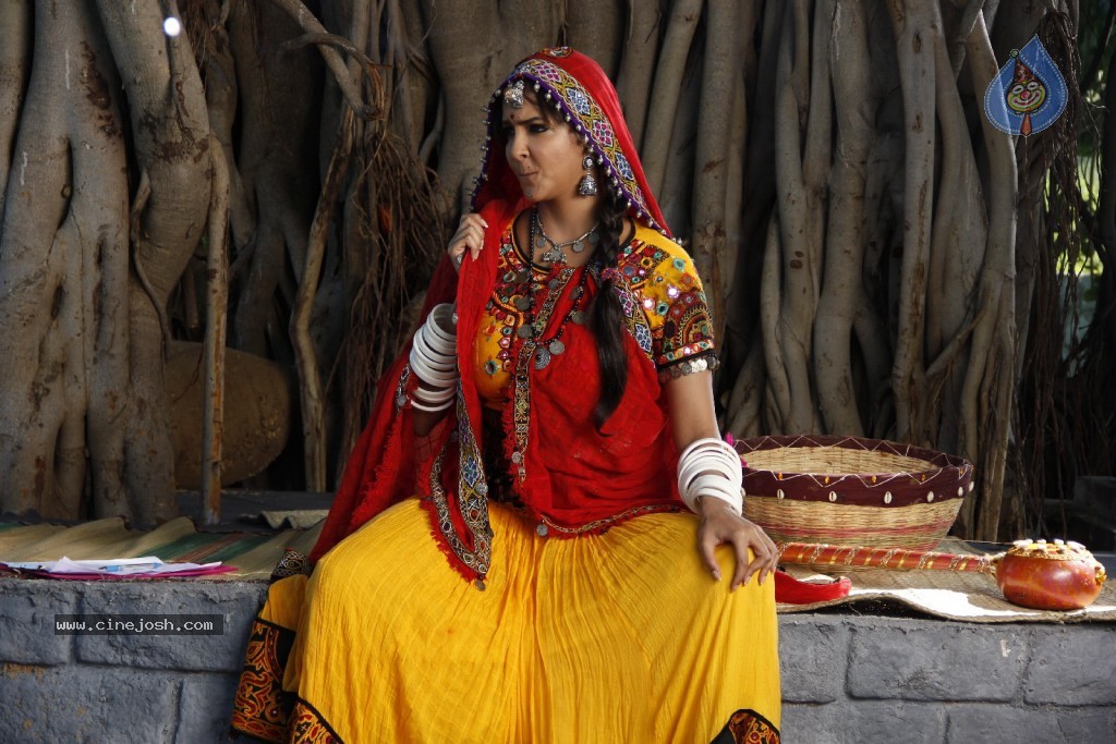 Manchu Lakshmi Prasanna Photos - 2 / 100 photos