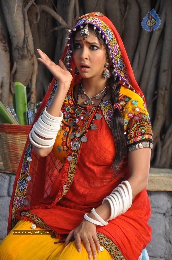 Manchu Lakshmi Prasanna Photos - 4 / 100 photos