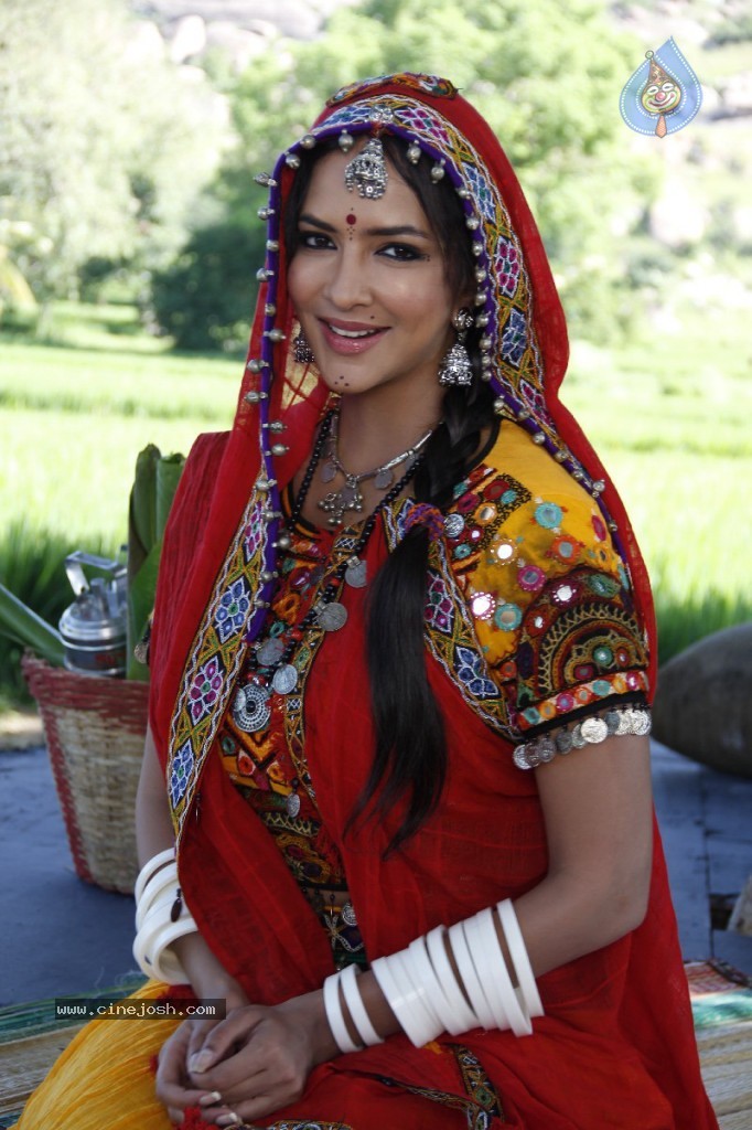 Manchu Lakshmi Prasanna Photos - 5 / 100 photos