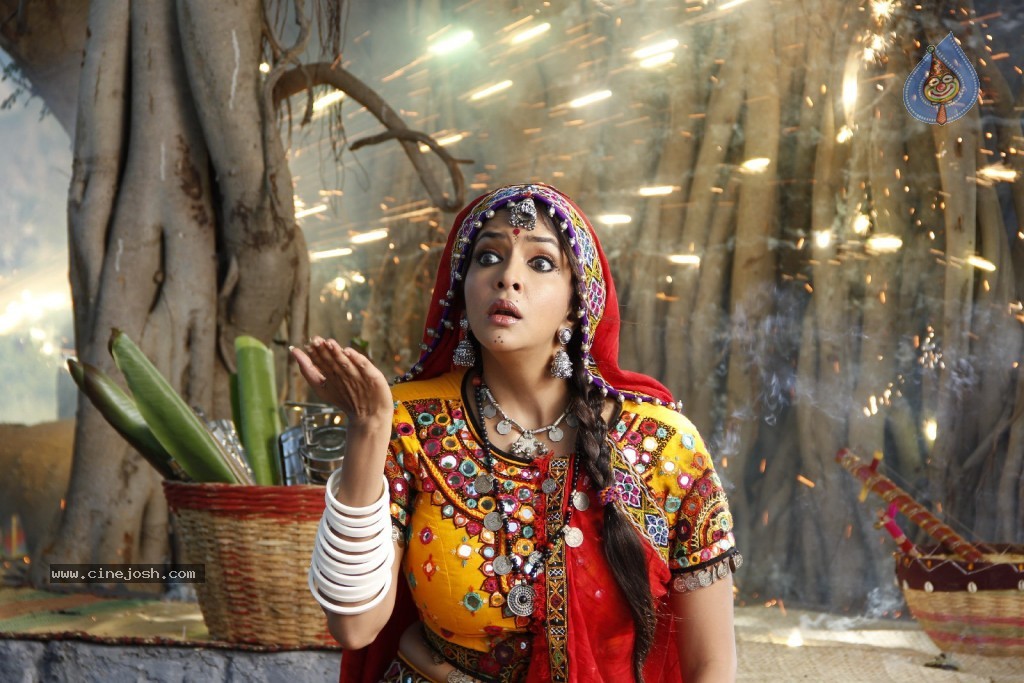 Manchu Lakshmi Prasanna Photos - 6 / 100 photos