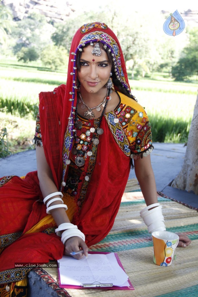 Manchu Lakshmi Prasanna Photos - 9 / 100 photos