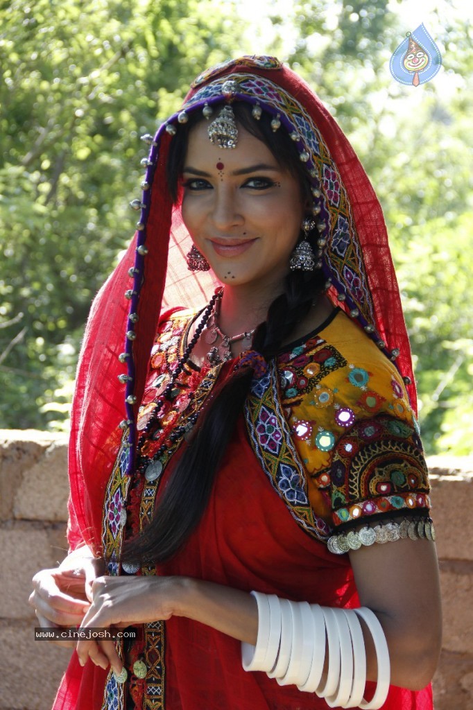 Manchu Lakshmi Prasanna Photos - 10 / 100 photos