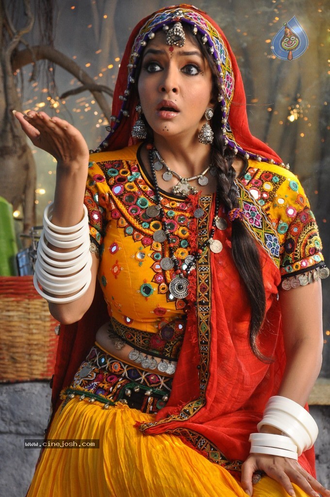 Manchu Lakshmi Prasanna Photos - 11 / 100 photos