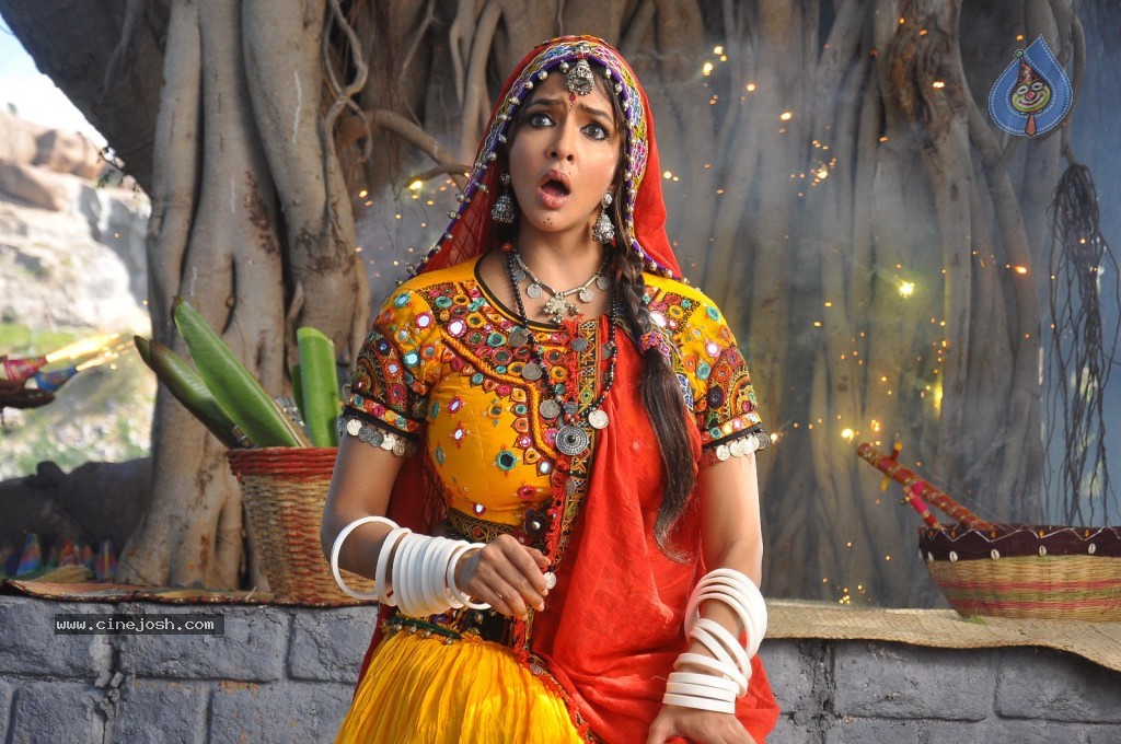 Manchu Lakshmi Prasanna Photos - 12 / 100 photos