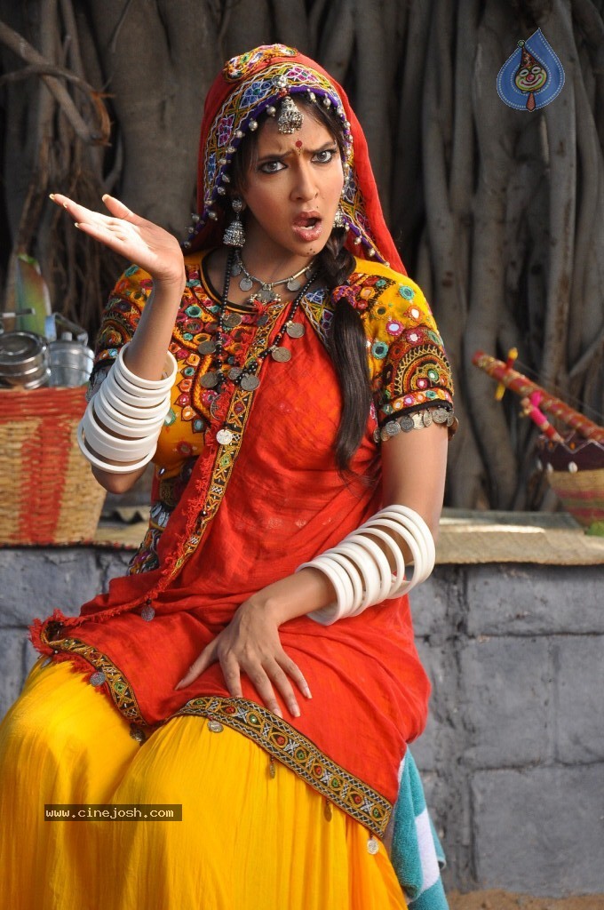 Manchu Lakshmi Prasanna Photos - 21 / 100 photos