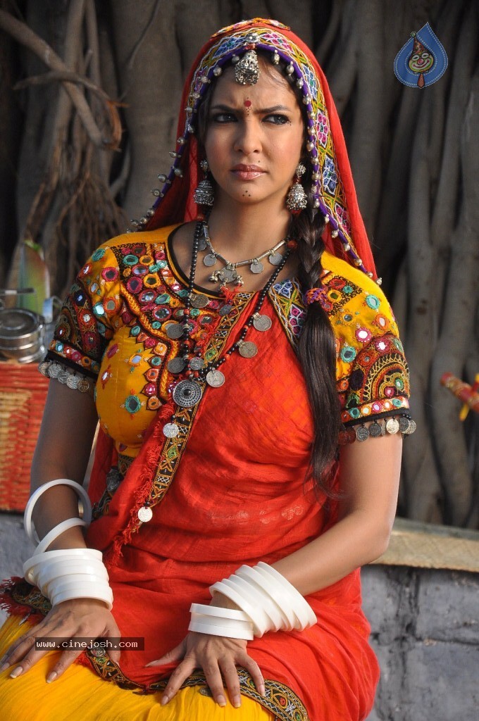 Manchu Lakshmi Prasanna Photos - 31 / 100 photos