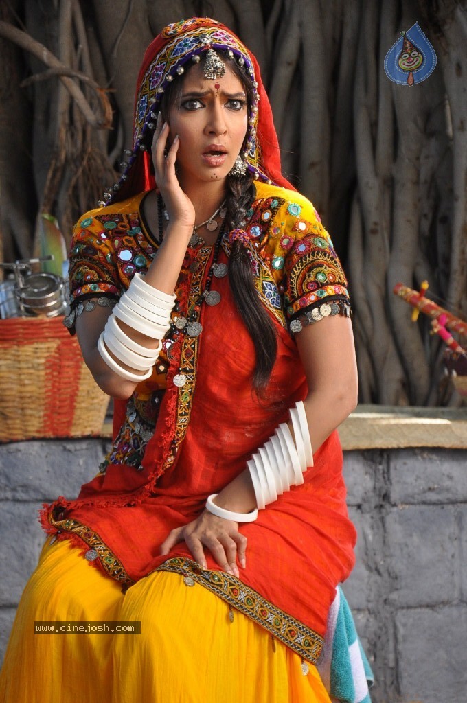 Manchu Lakshmi Prasanna Photos - 54 / 100 photos