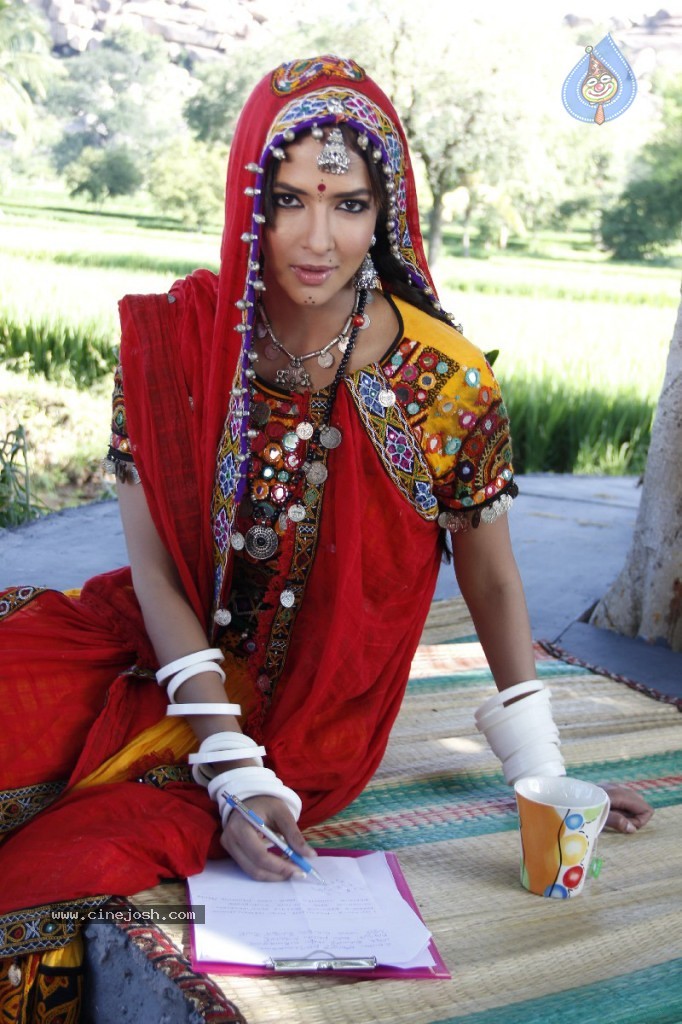 Manchu Lakshmi Prasanna Photos - 61 / 100 photos