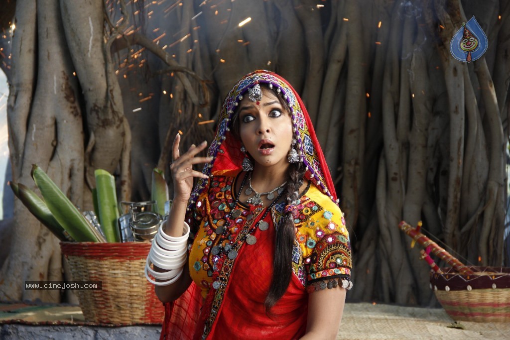 Manchu Lakshmi Prasanna Photos - 62 / 100 photos