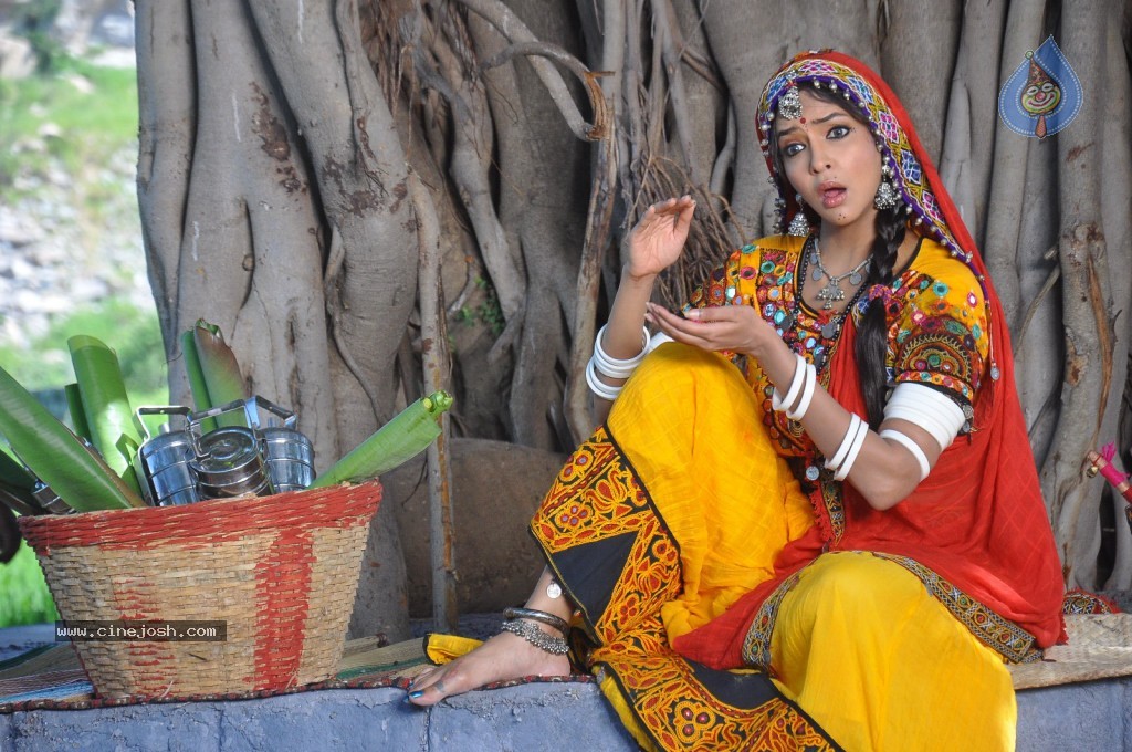 Manchu Lakshmi Prasanna Photos - 65 / 100 photos