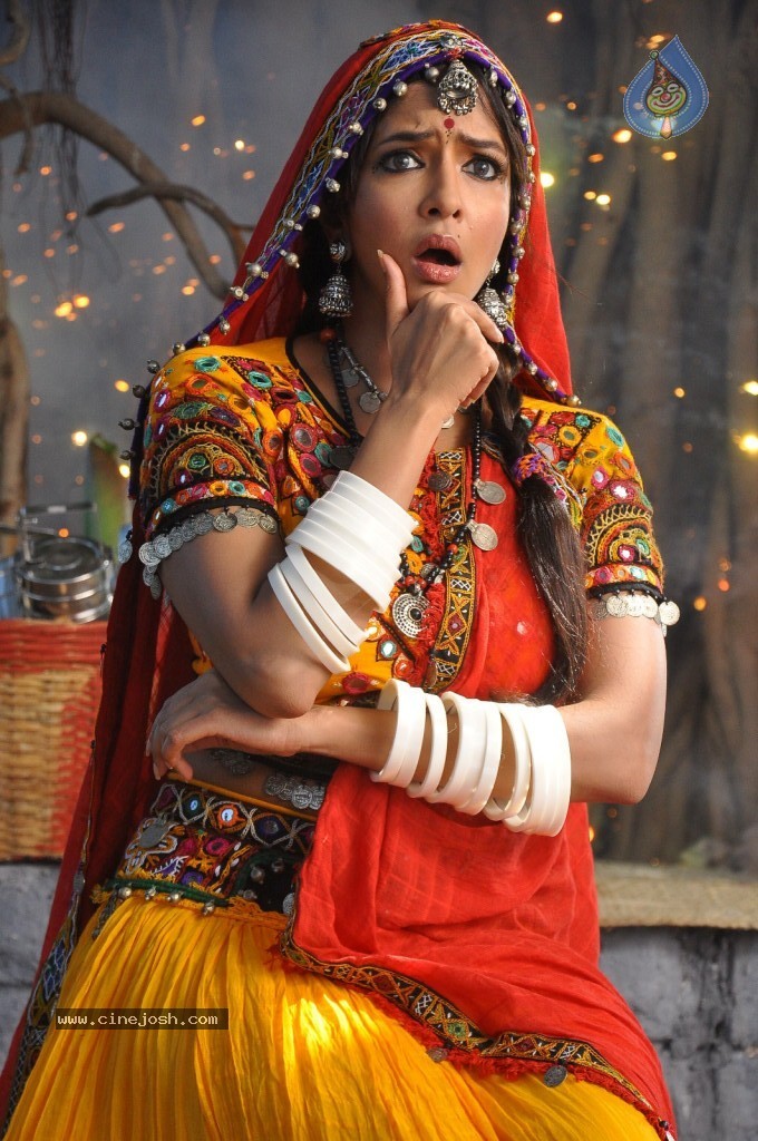 Manchu Lakshmi Prasanna Photos - 66 / 100 photos