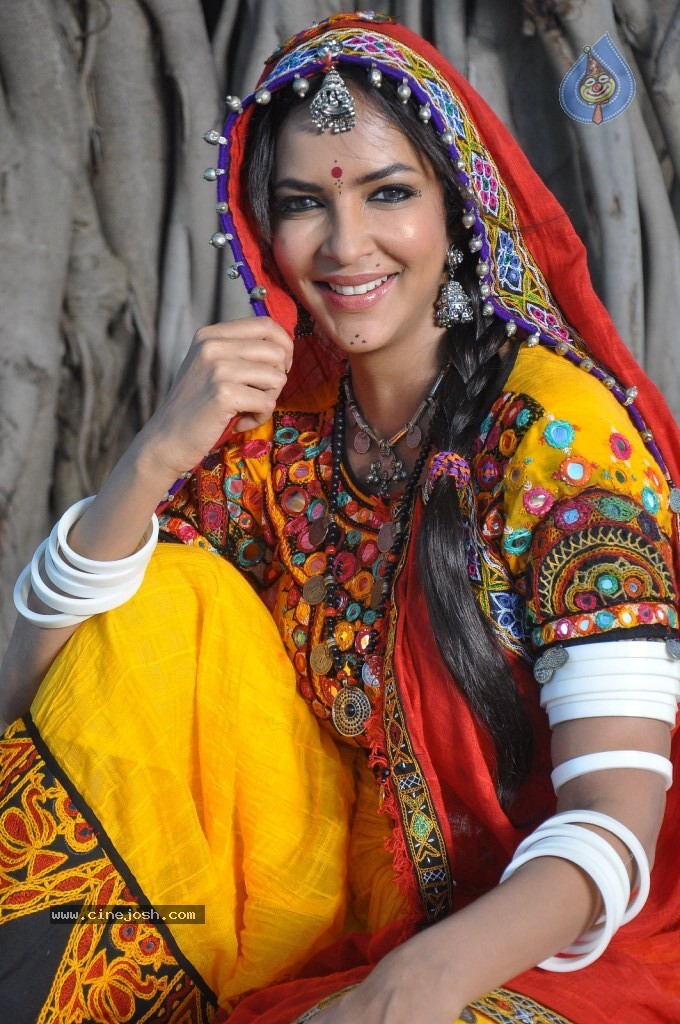 Manchu Lakshmi Prasanna Photos - 67 / 100 photos