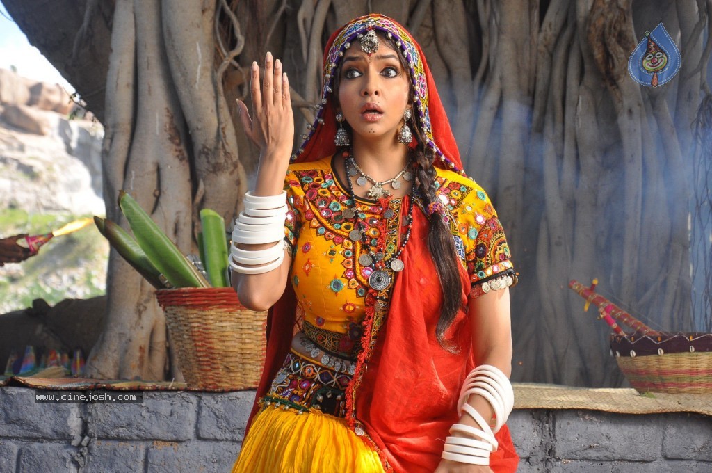 Manchu Lakshmi Prasanna Photos - 77 / 100 photos