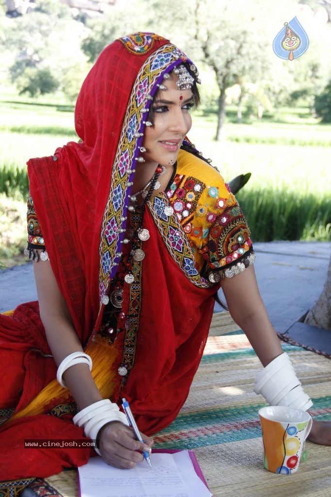 Manchu Lakshmi Prasanna Photos - 78 / 100 photos