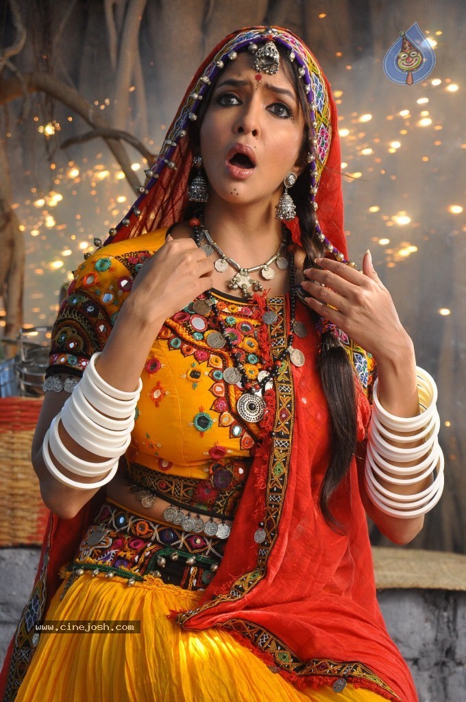 Manchu Lakshmi Prasanna Photos - 84 / 100 photos