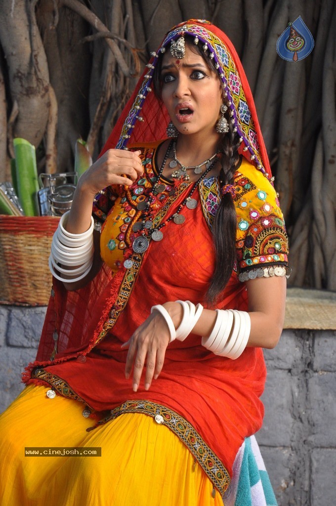 Manchu Lakshmi Prasanna Photos - 85 / 100 photos