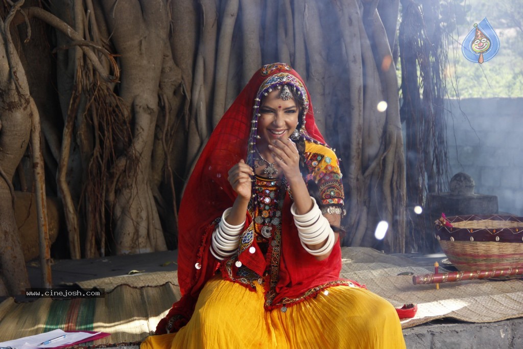 Manchu Lakshmi Prasanna Photos - 87 / 100 photos