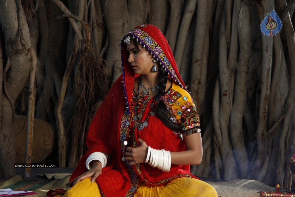 Manchu Lakshmi Prasanna Photos - 89 / 100 photos