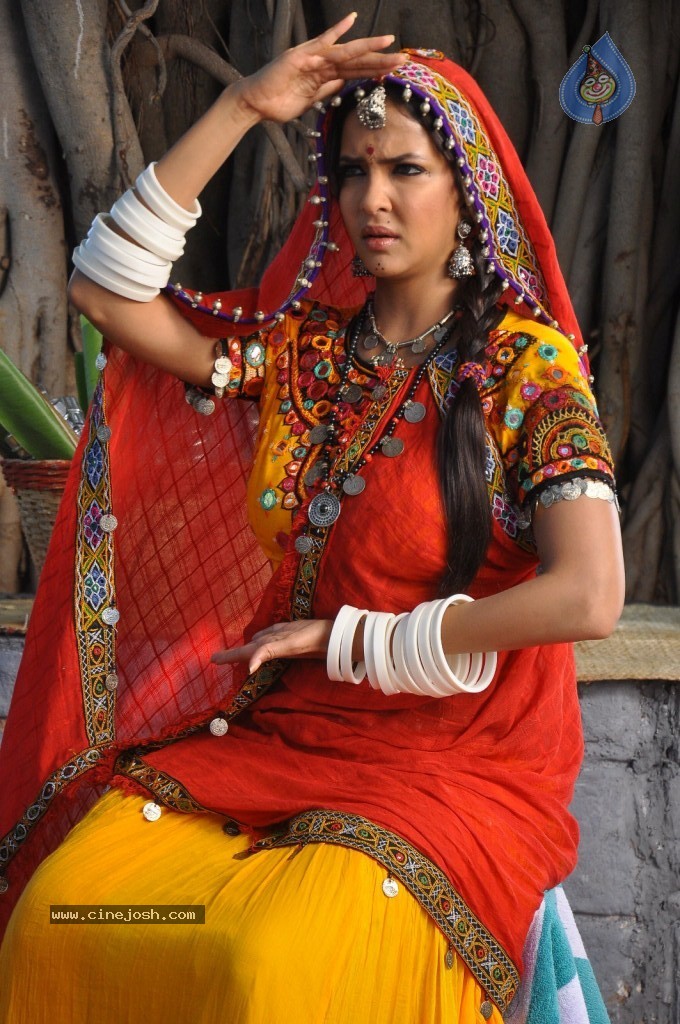 Manchu Lakshmi Prasanna Photos - 94 / 100 photos