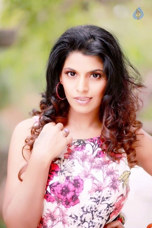 Manisha Pillai Latest Photos - 32 / 52 photos