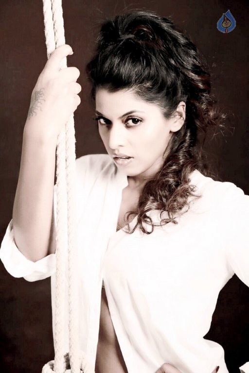 Manisha Pillai Latest Photos - 33 / 52 photos