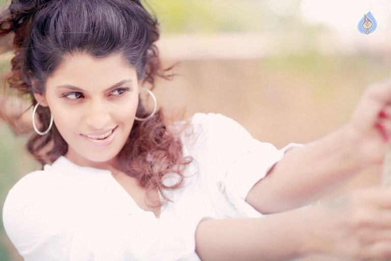 Manisha Pillai Latest Photos - 36 / 52 photos