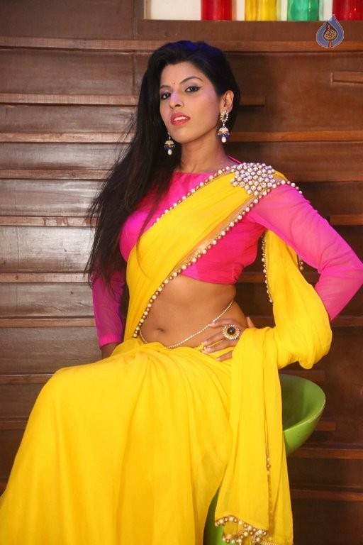 Manisha Pillai New Pics - 23 / 50 photos