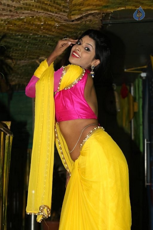 Manisha Pillai New Pics - 28 / 50 photos