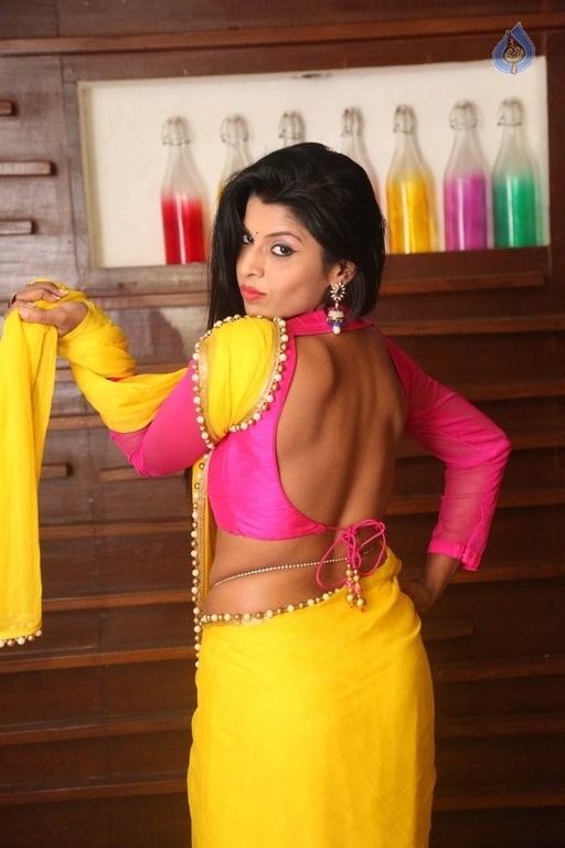 Manisha Pillai New Pics - 34 / 50 photos