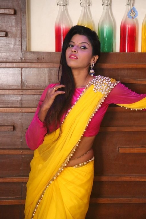 Manisha Pillai New Pics - 38 / 50 photos