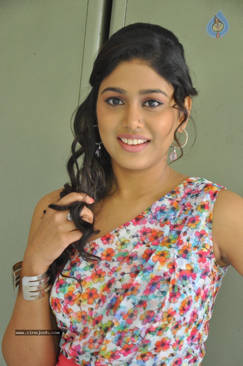 Manisha Yadav Stills - 20 / 100 photos