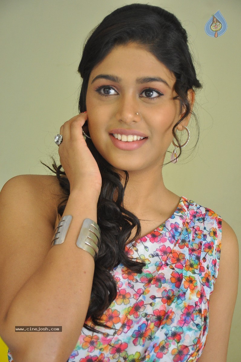 Manisha Yadav Stills - 29 / 100 photos