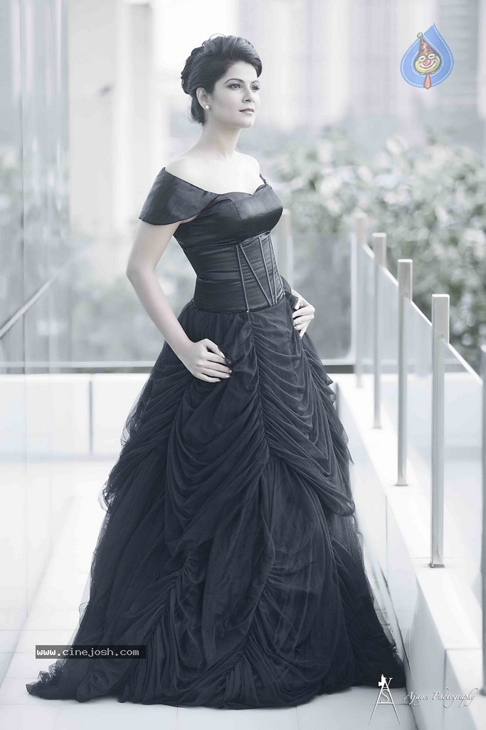 Manishaa Shree Stills - 4 / 37 photos