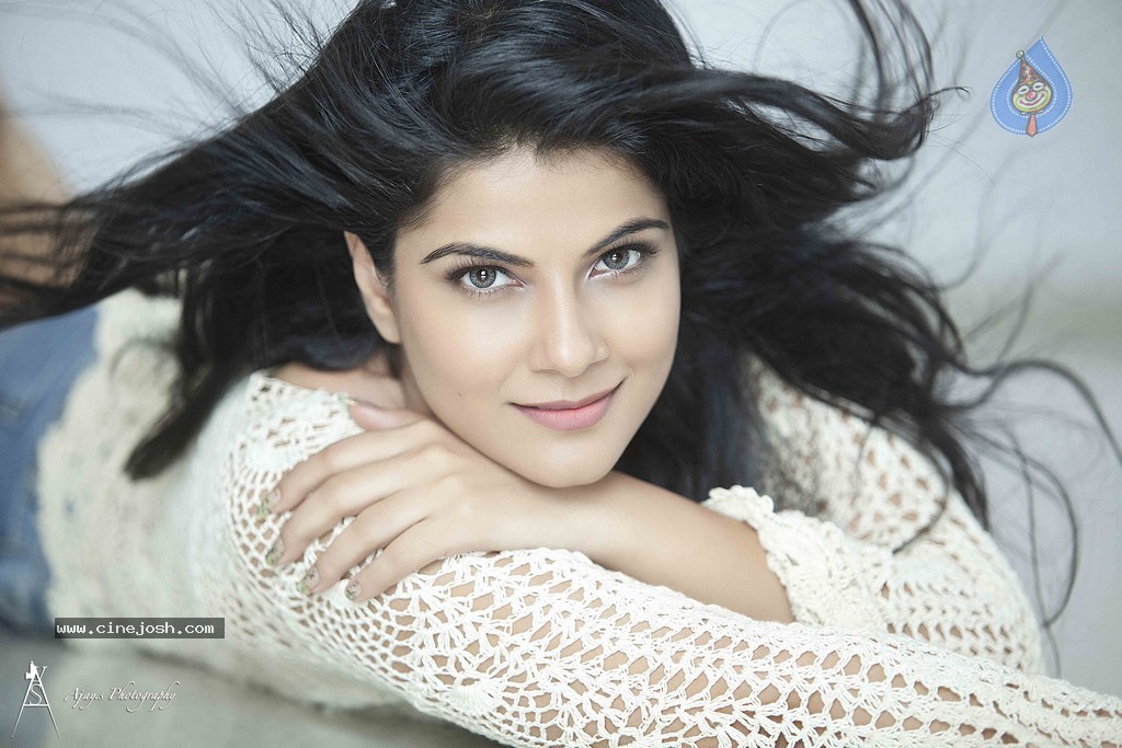 Manishaa Shree Stills - 16 / 37 photos