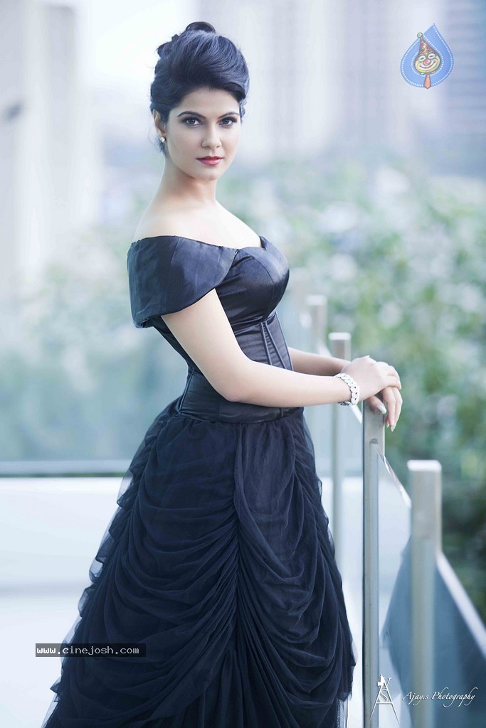 Manishaa Shree Stills - 36 / 37 photos