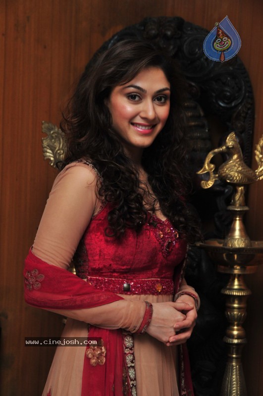 Manjari New Stills - 20 / 38 photos