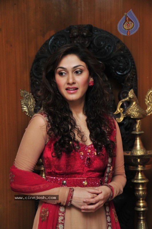 Manjari New Stills - 31 / 38 photos