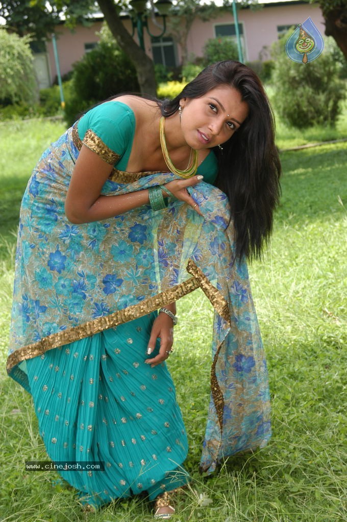 Manjulika Hot Stills - 6 / 36 photos