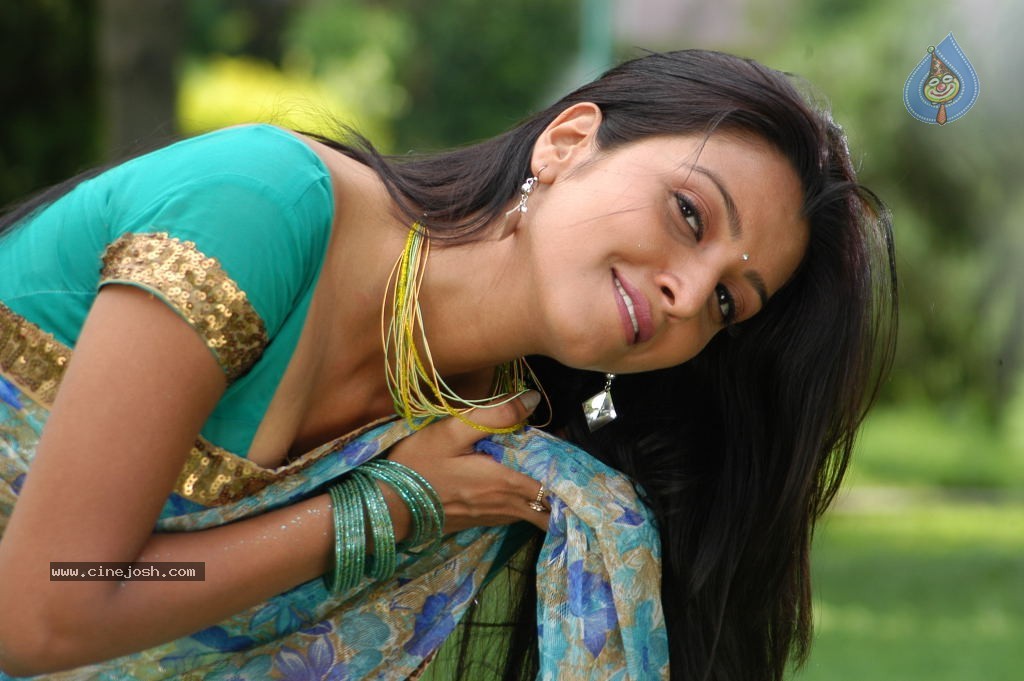 Manjulika Hot Stills - 36 / 36 photos