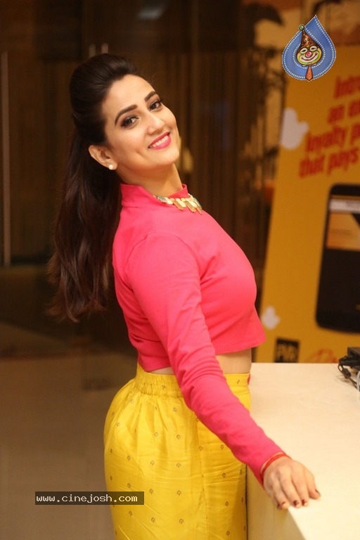 Manjusha Anchor New Images - 17 / 21 photos