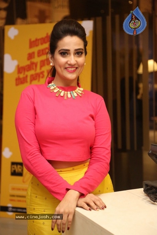 Manjusha Anchor New Images - 20 / 21 photos