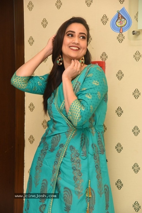 Anchor Manjusha  Photos - 29 / 36 photos