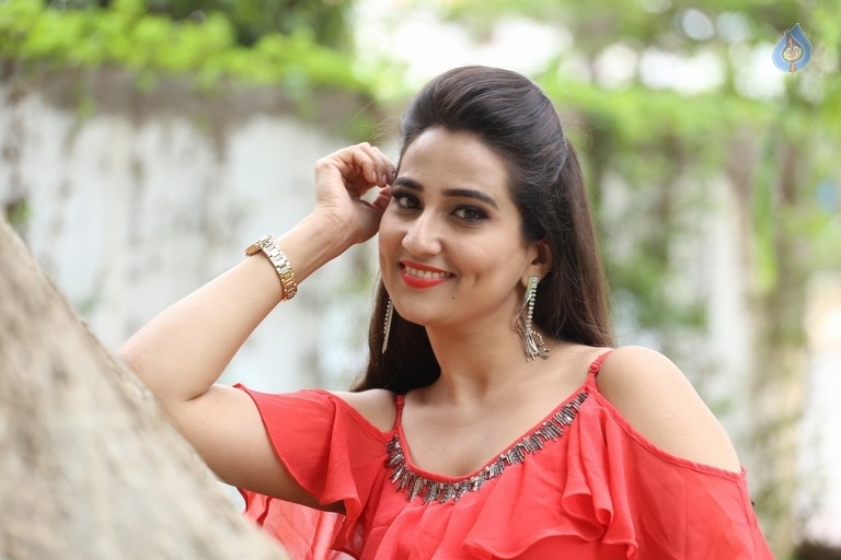 Manjusha Latest Photos - 8 / 41 photos