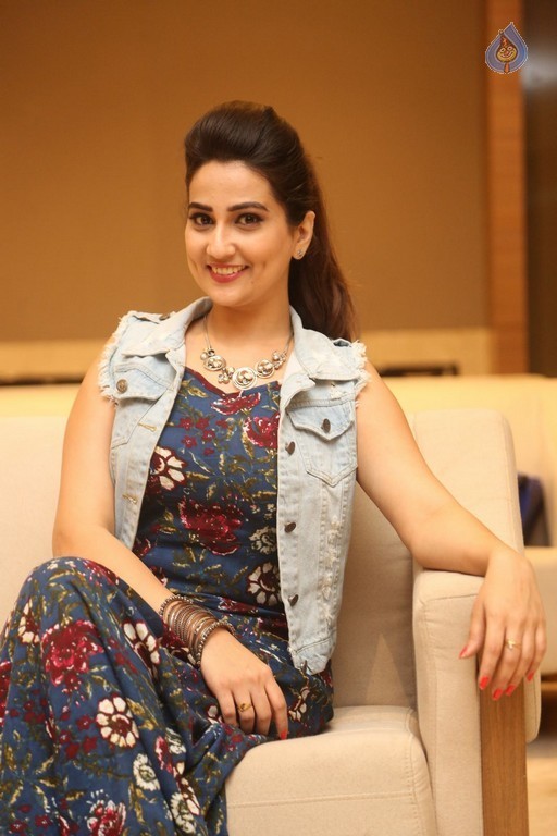 Manjusha New Pics - 20 / 33 photos