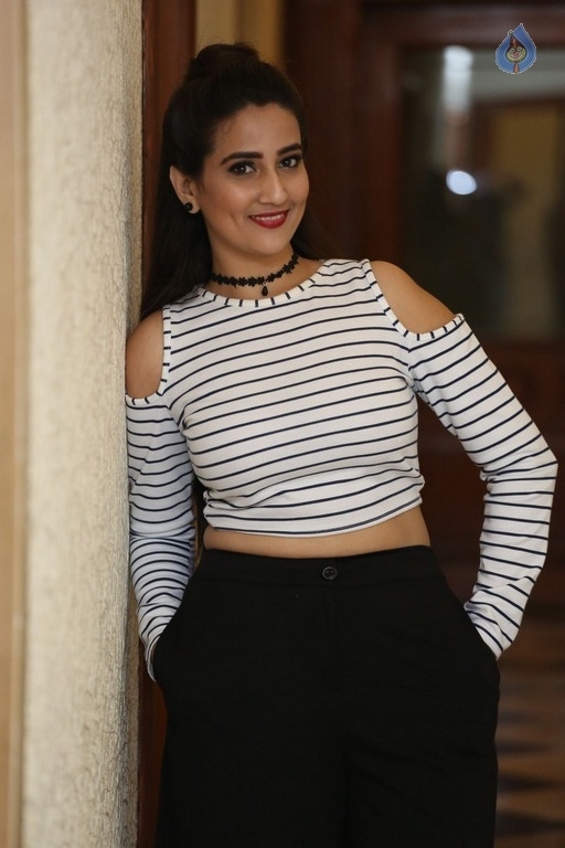 Manjusha New Pics - 24 / 42 photos