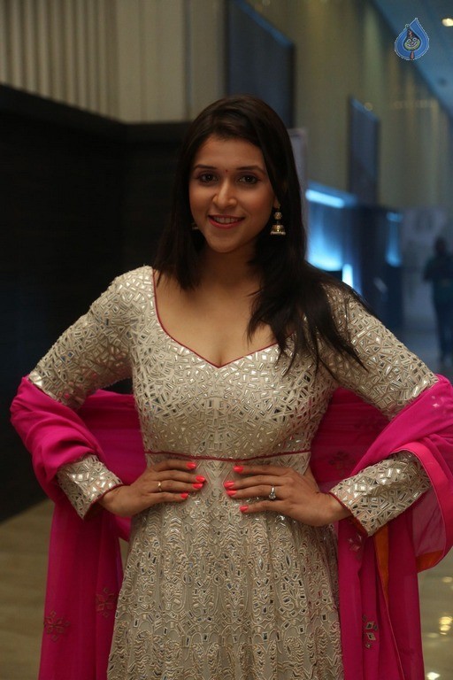 Mannara Chopra at Rogue Audio Launch - 33 / 42 photos