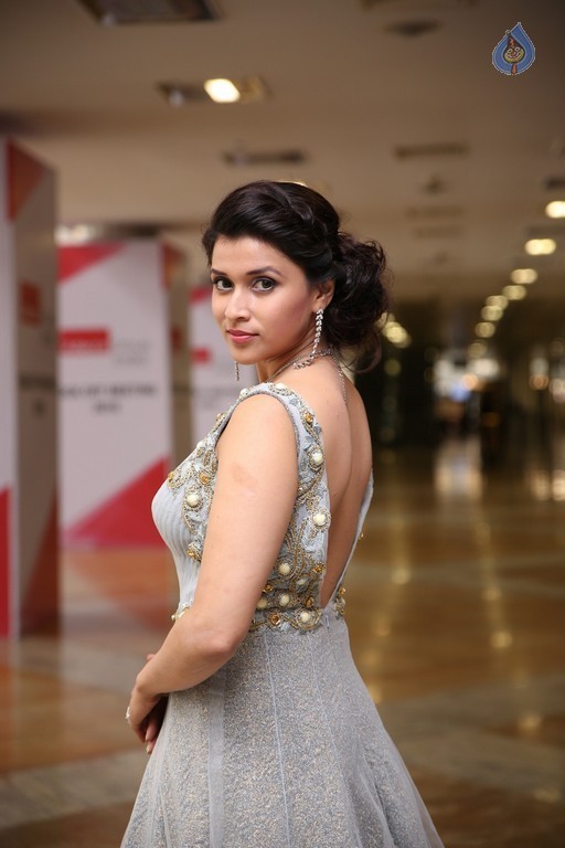 Mannara Chopra Images - 23 / 40 photos